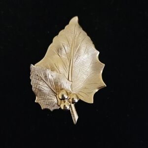Vintage Gold Tone Textured Matte Leaf Brooch